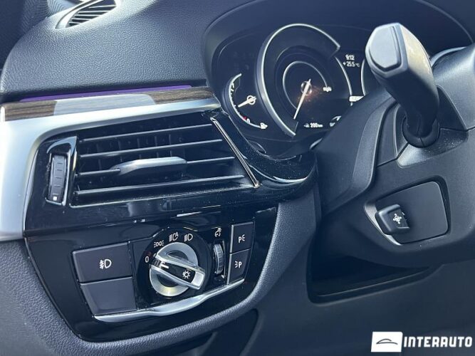 BMW 530e 42 interauto-car