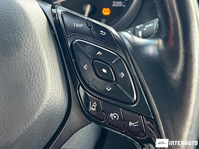 Toyota C-HR 44 interauto-car