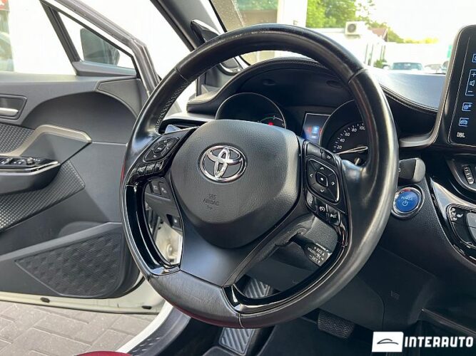 Toyota C-HR 38 interauto-car