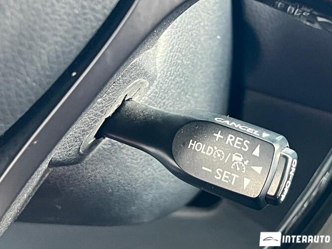 Toyota C-HR 43 interauto-car