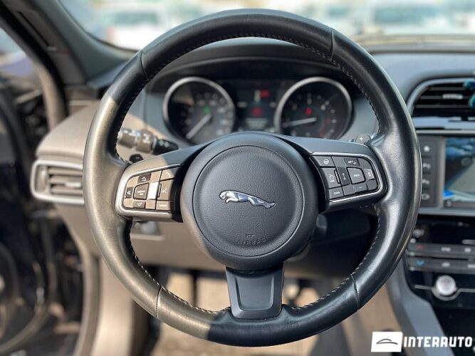 Jaguar F-Pace 41 interauto-car
