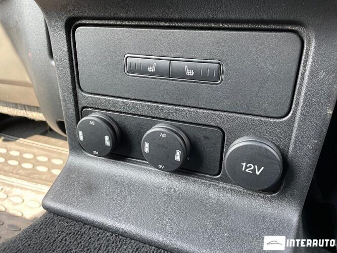 Jaguar F-Pace 46 interauto-car