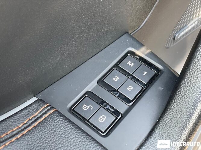 Jaguar F-Pace 49 interauto-car