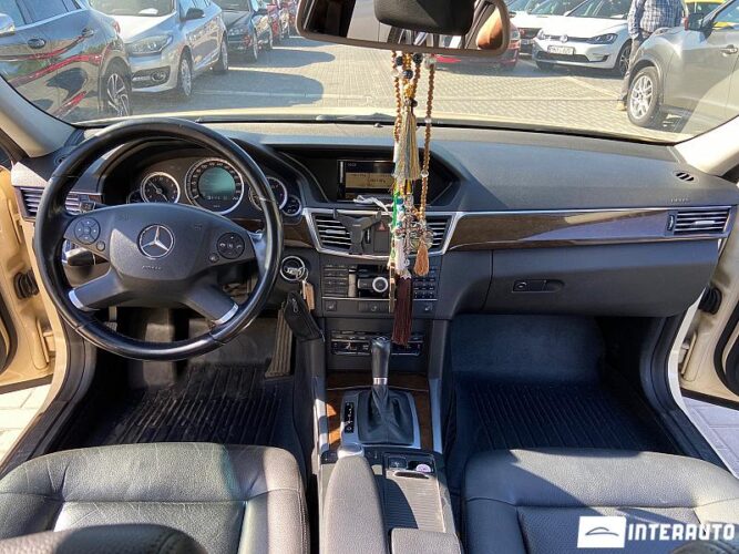 Mercedes E 200 30 interauto-car