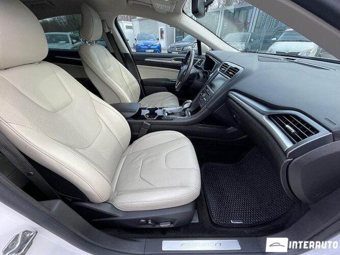 Ford Fusion 48 interauto-car