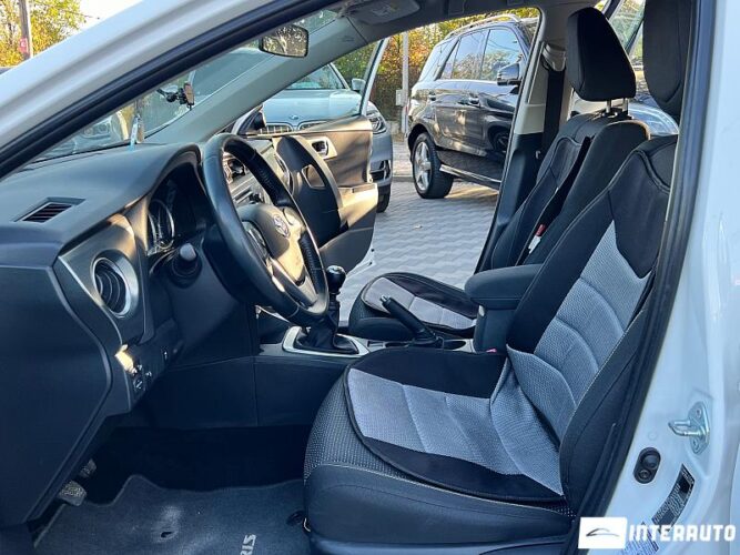 Toyota Auris 31 interauto-car