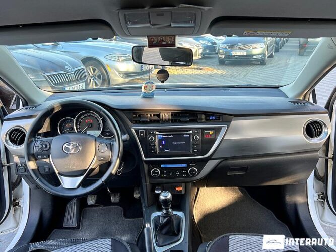 Toyota Auris 32 interauto-car