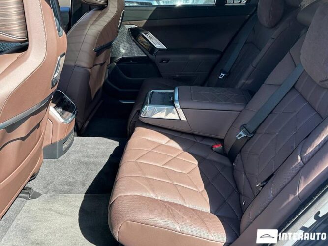 BMW i7 XDrive60 47 interauto-car