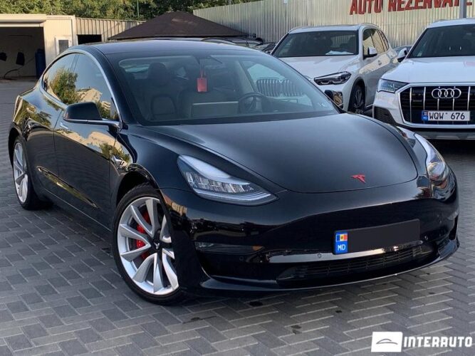 Tesla Model 3 29 interauto-car