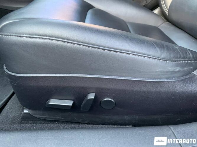 Tesla Model 3 38 interauto-car