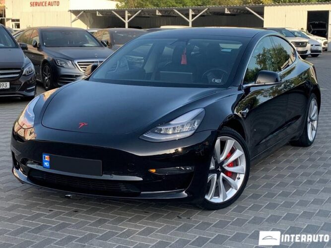 Tesla Model 3 27 interauto-car