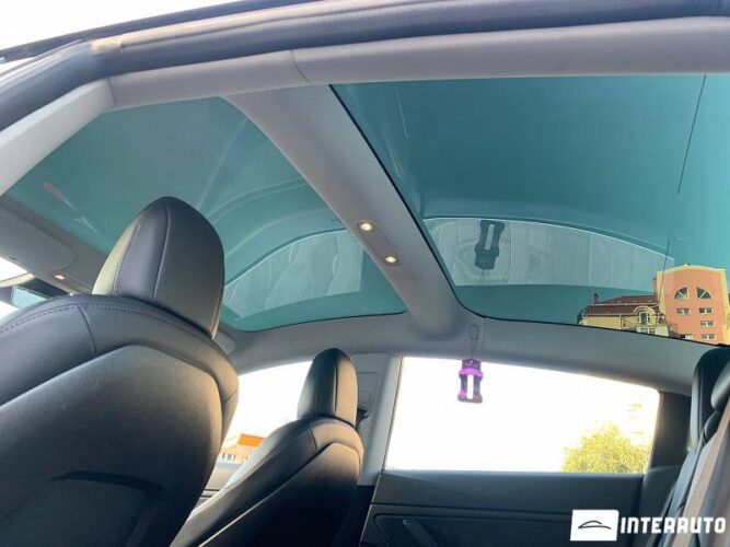 Tesla Model 3 39 interauto-car