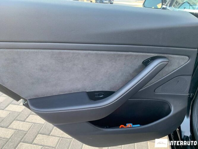 Tesla Model 3 40 interauto-car