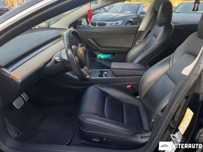 Tesla Model 3 32 interauto-car