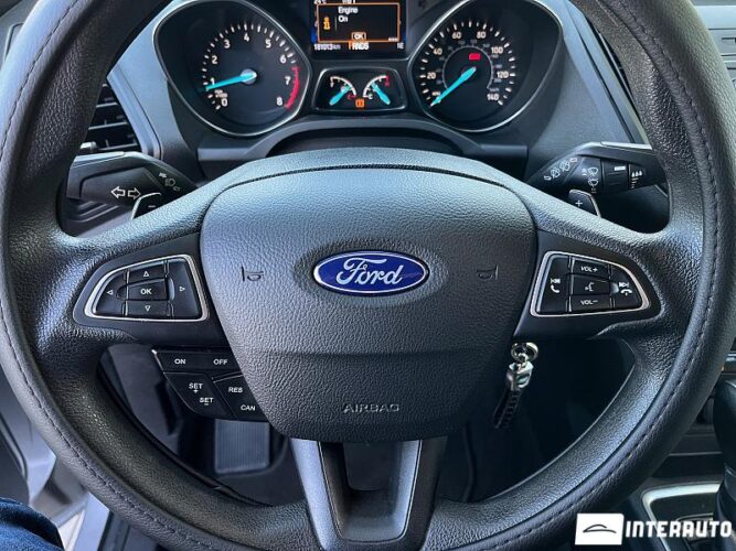 Ford Escape 38 interauto-car