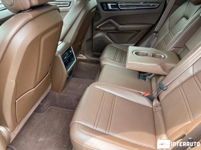 Porsche Cayenne E-Hybrid Coupe 43 interauto-car