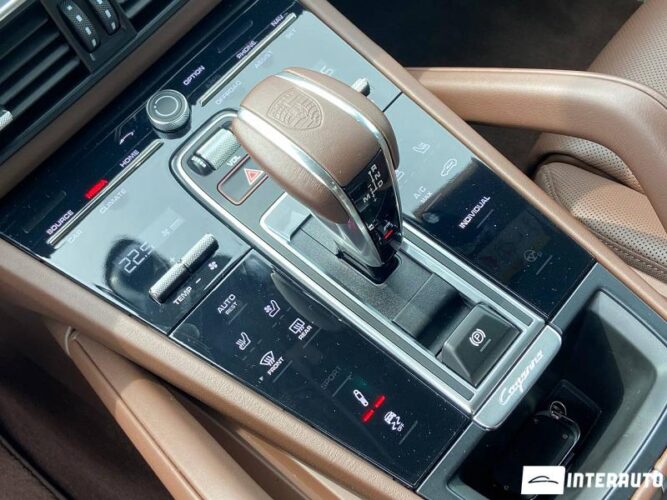 Porsche Cayenne E-Hybrid Coupe 39 interauto-car