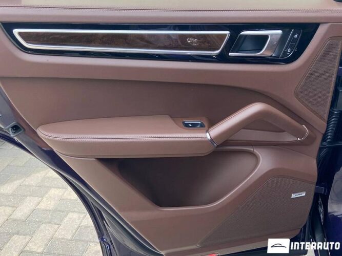 Porsche Cayenne E-Hybrid Coupe 42 interauto-car