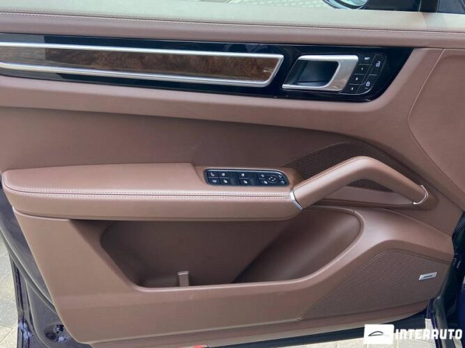 Porsche Cayenne E-Hybrid Coupe 33 interauto-car