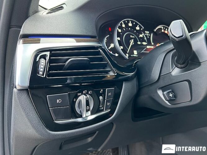 BMW 530e 44 interauto-car