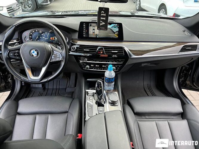 BMW 530e 38 interauto-car