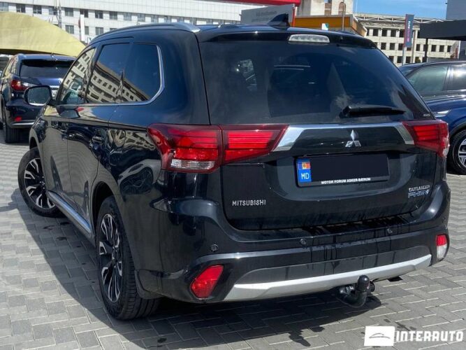 Mitsubishi Outlander 33 interauto-car