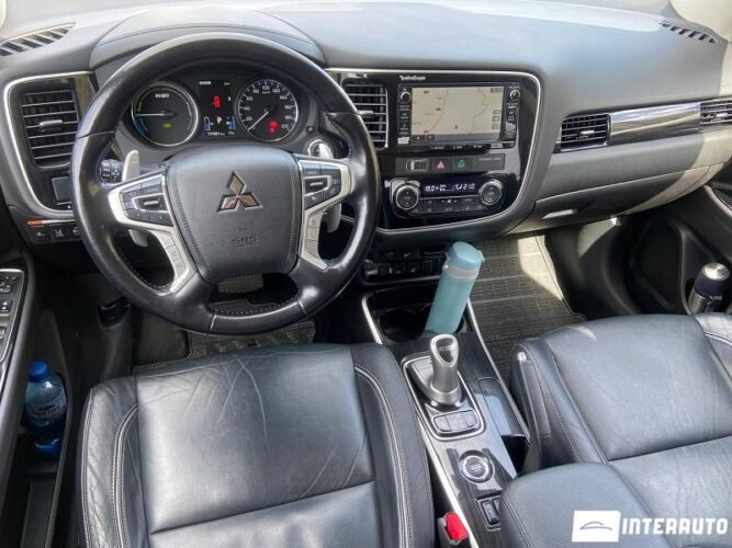 Mitsubishi Outlander 37 interauto-car