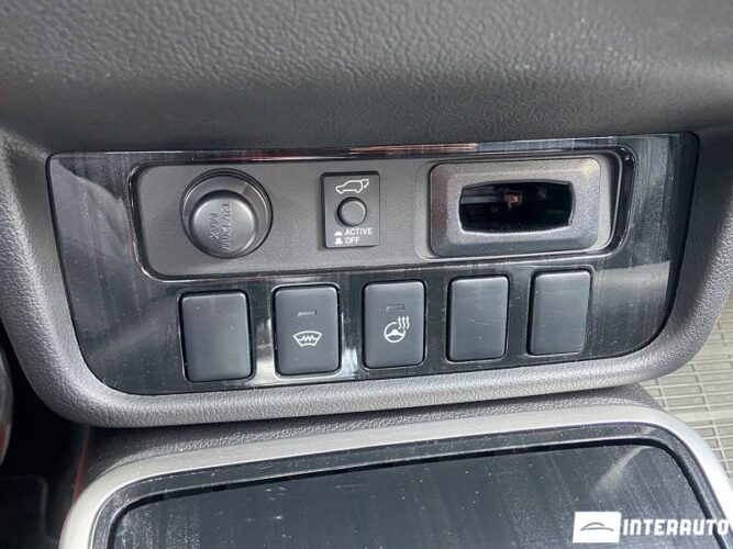 Mitsubishi Outlander 42 interauto-car