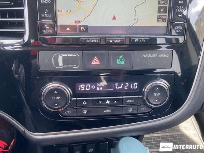 Mitsubishi Outlander 41 interauto-car