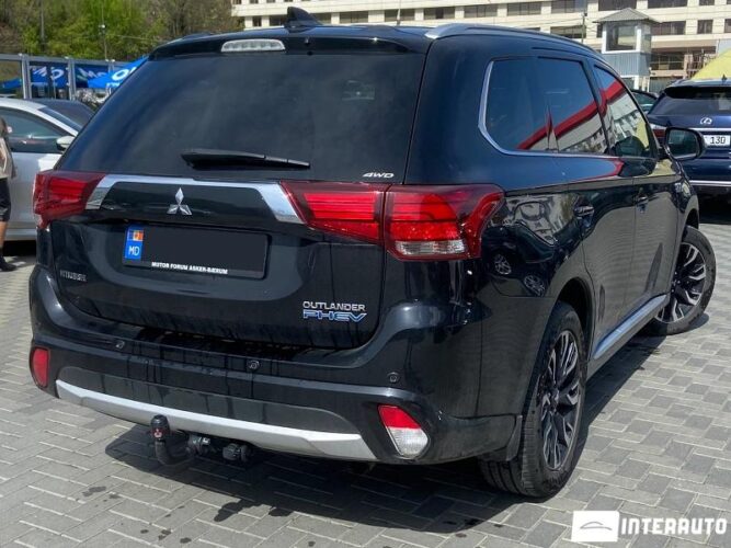 Mitsubishi Outlander 34 interauto-car