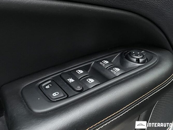 Jeep Compass 60 interauto-car