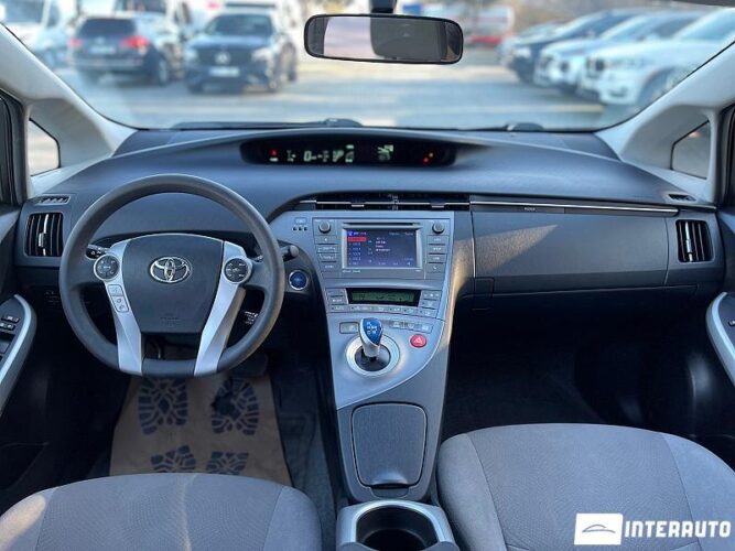 Toyota Prius 40 interauto-car