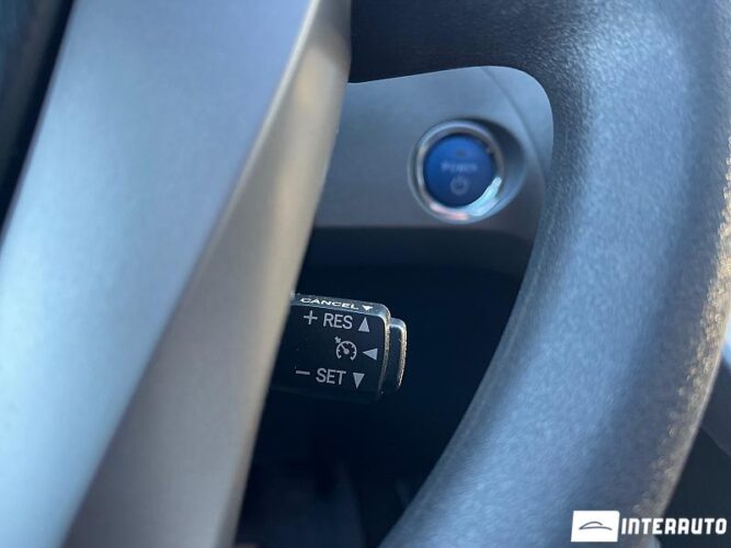 Toyota Prius 42 interauto-car