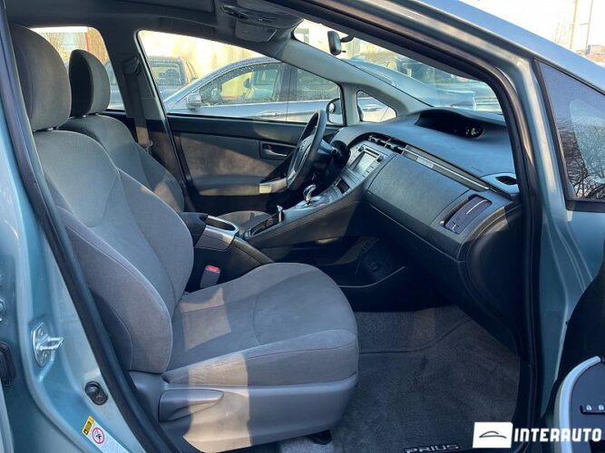 Toyota Prius 47 interauto-car