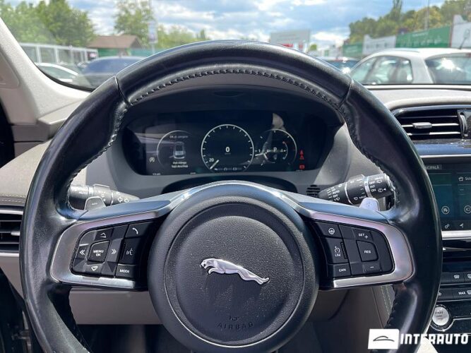 Jaguar F-Pace 40 interauto-car