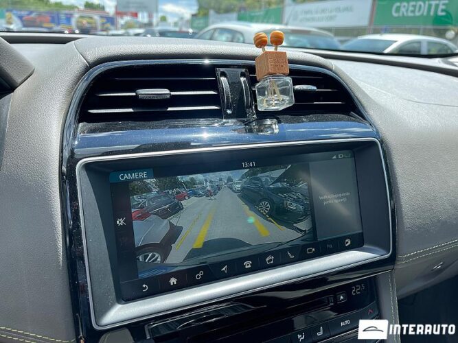 Jaguar F-Pace 42 interauto-car