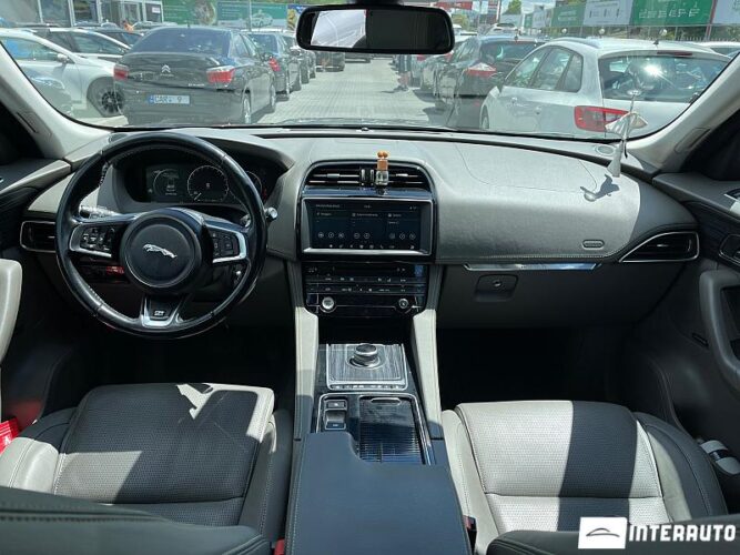 Jaguar F-Pace 39 interauto-car