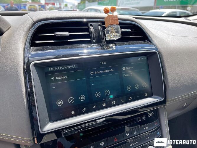 Jaguar F-Pace 43 interauto-car