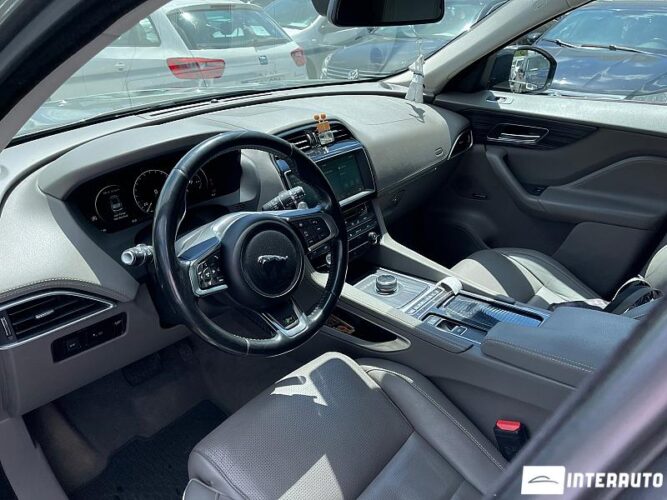 Jaguar F-Pace 38 interauto-car