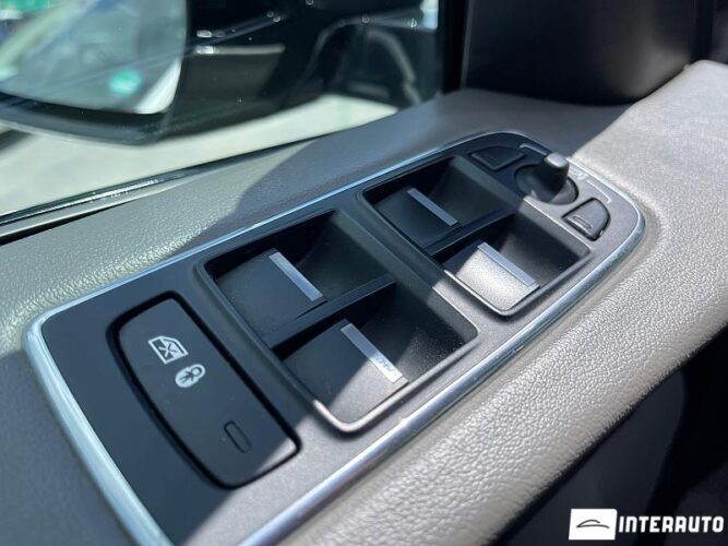 Jaguar F-Pace 46 interauto-car