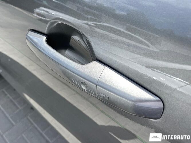 Jaguar F-Pace 37 interauto-car