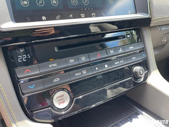 Jaguar F-Pace 44 interauto-car