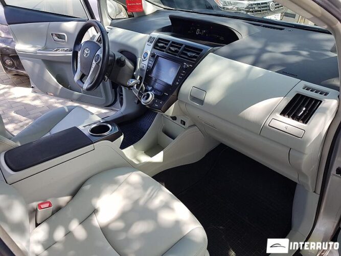 Toyota Prius Plus / V 43 interauto-car