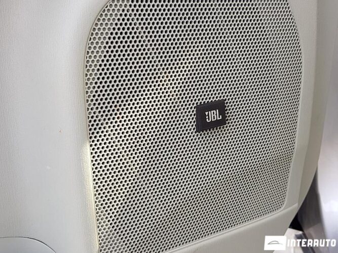 Toyota Prius Plus / V 34 interauto-car