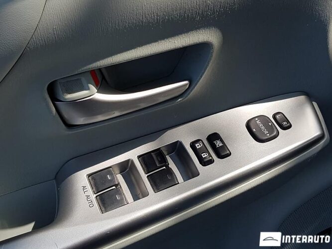 Toyota Prius Plus / V 33 interauto-car