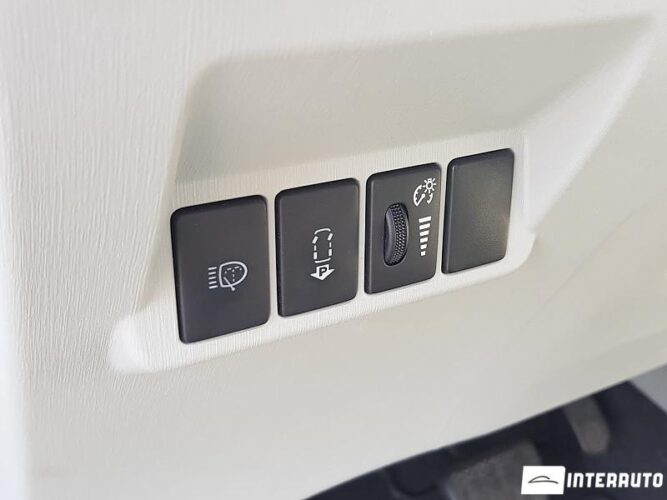 Toyota Prius Plus / V 35 interauto-car