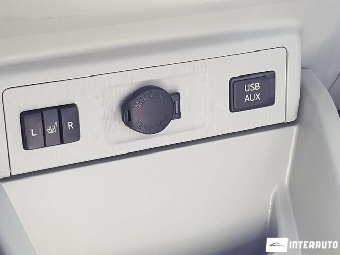 Toyota Prius Plus / V 39 interauto-car