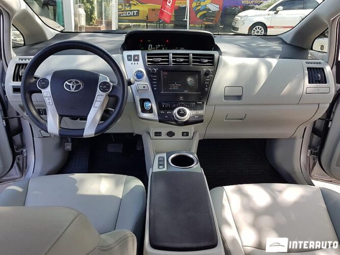 Toyota Prius Plus / V 37 interauto-car