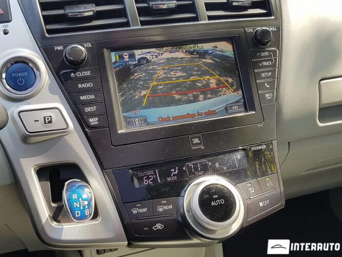 Toyota Prius Plus / V 38 interauto-car