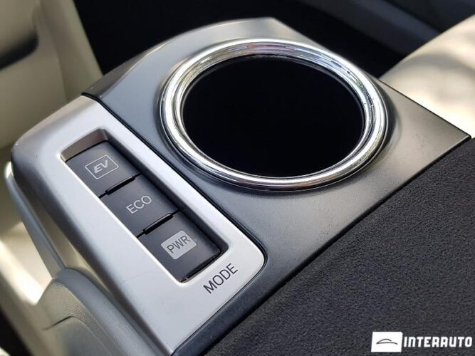 Toyota Prius Plus / V 40 interauto-car